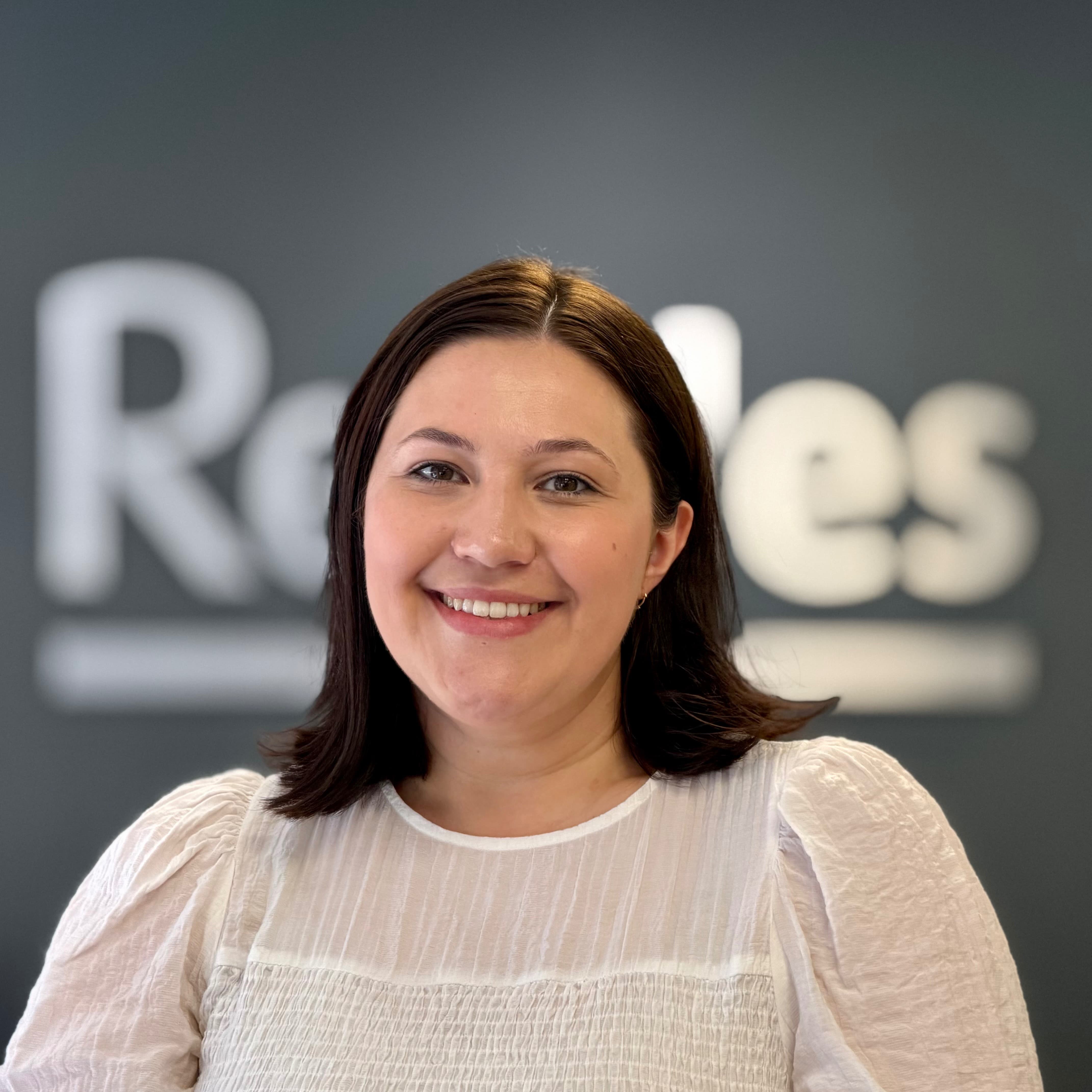 Sara Davies<br>BA(Hons)